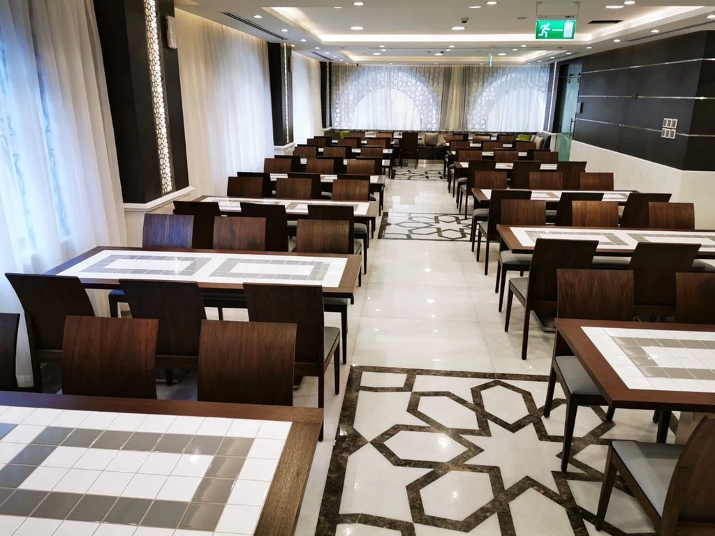 مطعم الفندق